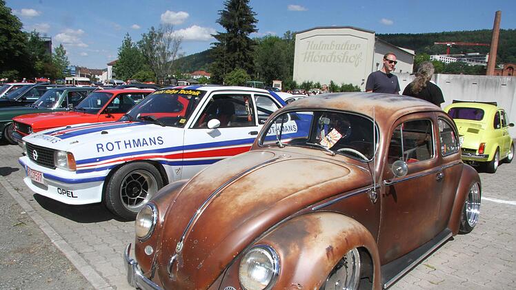 Der tiefergelegte VW K&auml;fer in Rostbraun war wohl eines der meistfotografiertesten Autos der Ausstellung. Jeder wagte einen Blick ins Innere: alles original. Foto: Sonny Adam
