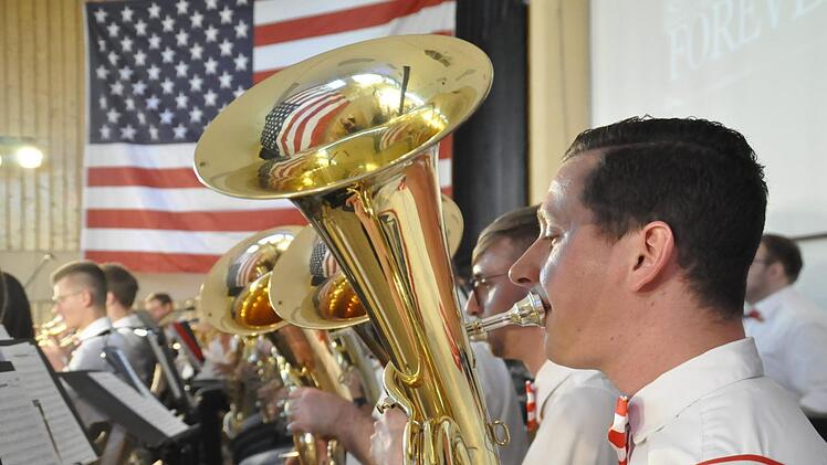 Die Trachtenkapelle des Musikvereines Schondra ist für gehobene Blasmusik bekannt. So auch bei ihrem Mottokonzert zum Thema Amerika, mit dem sie die Zuhörer überraschte.Foto: Peter Klopf