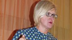 Sonja Rodler als geplagte Ehefrau in der Bütt