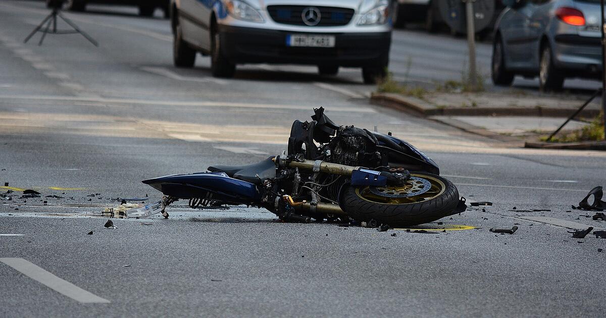 16-year-old seriously injured in motorcycle accident in Roth district.