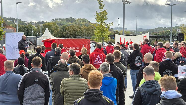 Bad Neustadt: Autozulieferer Preh streicht Hunderte Jobs - Mitarbeiter gehen auf die Barrikaden