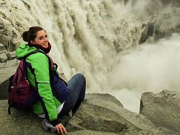 Mariell Dörrschmidt bestaunte Dettifoss, den größten Wasserfall im Nordosten Islands. Foto: Dörrschmidt