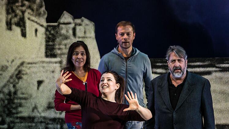 Proben-Impressionen aus dem Landestheater: Gast-Regisseur Felix Seiler inszeniert die Coburger Erstaufführung des Musicals "Otello darf nicht platzen".Foto: Jochen Berger