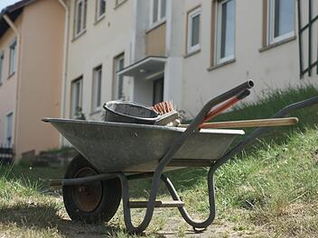 Noch stehen die künftigen Übergangswohnheime in der Rothenrainer und der Dörrenbergstraße in Wildflecken leer. Das könnte sich Anfang nächster Woche schnell ändern. Foto: Steffen Standke