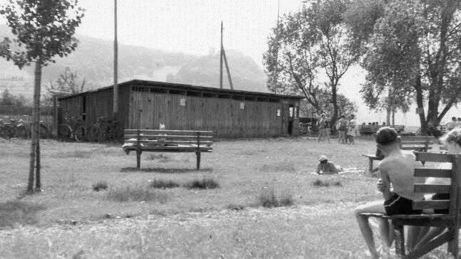 Liegewiese mit Umkleidekabinen  Foto: Archiv Josef Kirchner