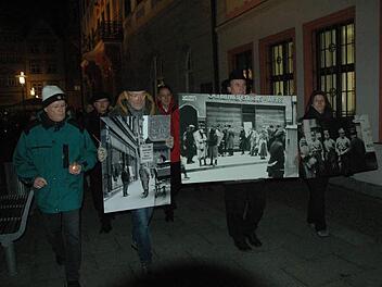 Der Marsch zum Gedenken an die Pogromnacht am Mittwoch verlief durch Coburgs Innenstadt. Foto: Edwin Meißinger