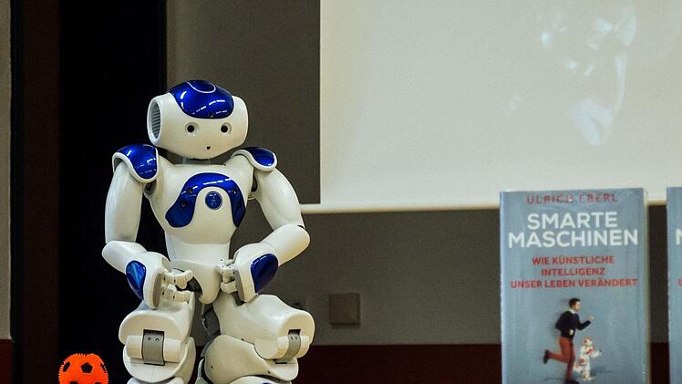 Begegnung Wie sich das Literaturfestival "Coburg liest" auf ungewohntes Terrain begibt und der Wissenschaftsjournalist Ulrich Eberl einlädt zur Reise in eine Welt voller smarter Maschinen.