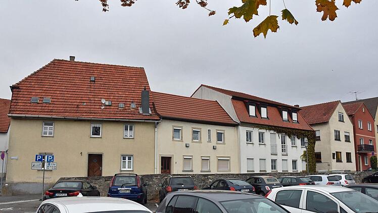 Die Stadt Haßfurt wird am Fischerrain vor den ersten fünf Häusern (im Bild) eine Feuerwehranfahrtszone anordnen.U. Langer