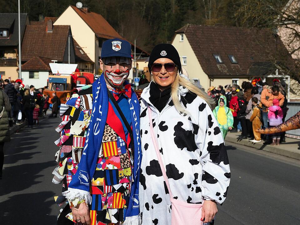 Buntes Faschingstreiben lockte tausende Besucher an.