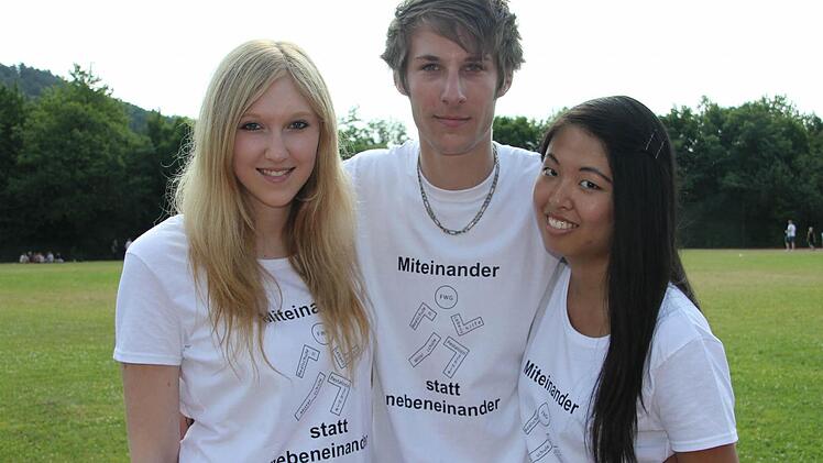 Nathalie Kragler, Kevin Richter und Karin Zheng haben den Integrativen Sporttag mit ihren Mitschülern aus dem P-Seminar organisiert.
