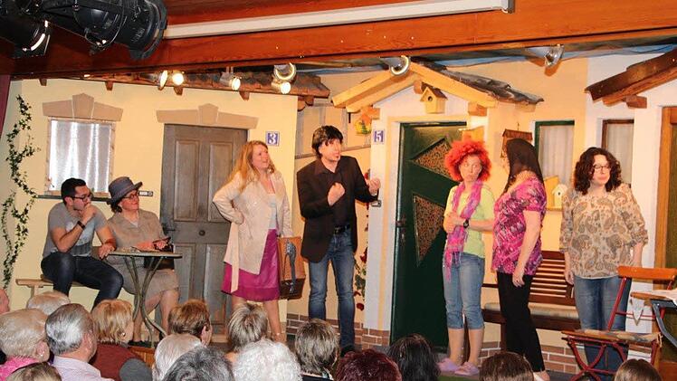 Beim Theater in Höfles. Foto: Rainer Glissnik
