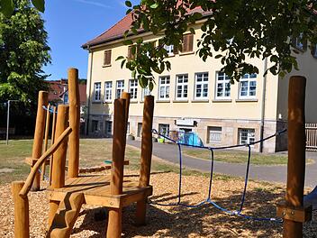 Mit einer Unterschriftenaktion soll erreicht werden, dass sich der Gemeinderat noch einmal über eine Erweiterung des Kindergartens in Kothen und eine Betreuung für Kinder unter drei Jahren dort beschäftigt. Sie befürchten, dass der Kindergarten sonst eines Tags ganz geschlossen wird.  Foto: Petra Heurich