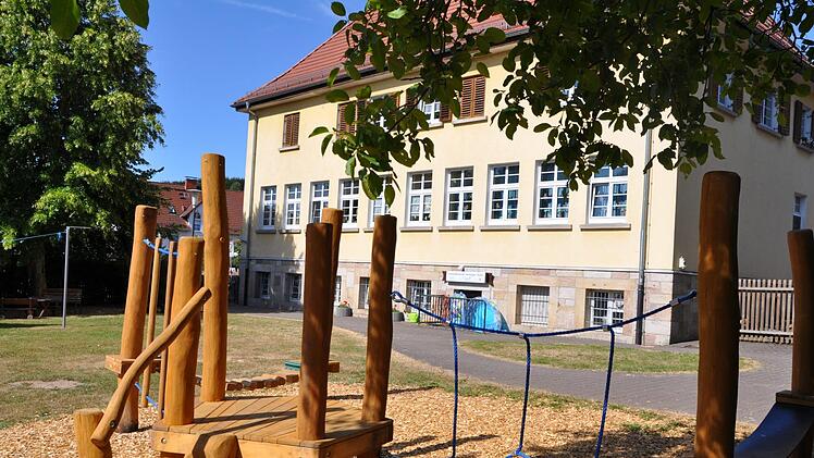 Mit einer Unterschriftenaktion soll erreicht werden, dass sich der Gemeinderat noch einmal über eine Erweiterung des Kindergartens in Kothen und eine Betreuung für Kinder unter drei Jahren dort beschäftigt. Sie befürchten, dass der Kindergarten sonst eines Tags ganz geschlossen wird.  Foto: Petra Heurich