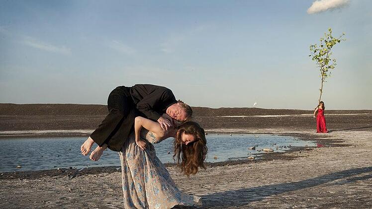 Tanzen in "Pina": Dominique Mercy, Thusnelda Mercy und Cl&eacute;mentine Deluy (von links).