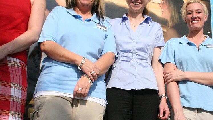 Saunameisterin Alexandra Schüll, Susanne Götz, Betriebsleiterin Birgit Grübler und ihre Stellvertreterin Verena Dambach.