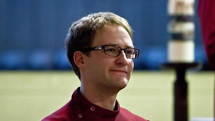 Organist Timothy Ravalde