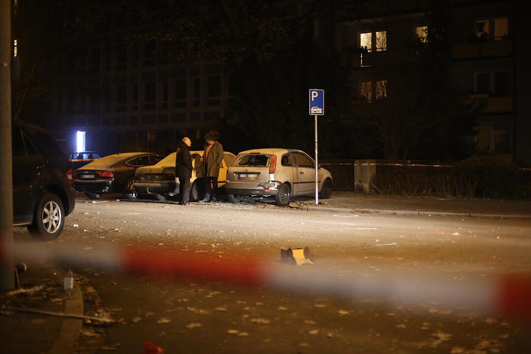 Obskure Böllerexplosion im Nürnberger Nordwesten - Mehrere Verletzte und vier beschädigte Fahrzeuge als Folge