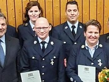 F&uuml;r 25 Jahre aktiven Dienst wurden Kathrin G&ouml;ppner und Martin Graf (mit Urkunden) geehrt.