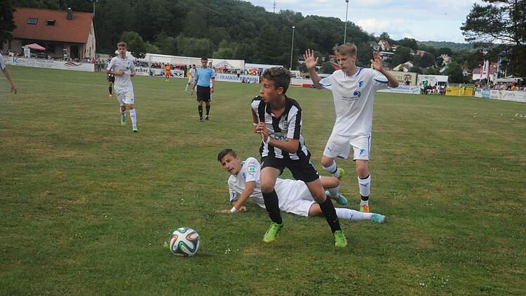 Finalszene vom Spiel PAOK Saloniki (dunkle Trikots) gegen die TSG Hoffenheim (5:2).