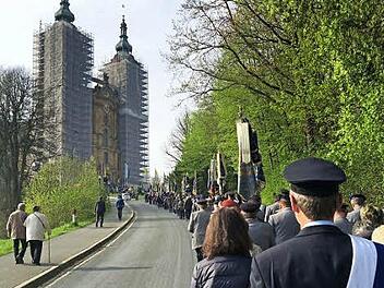 Die Wallfahrer pilgerten den Berg hinauf zur Basilika. Foto: privat