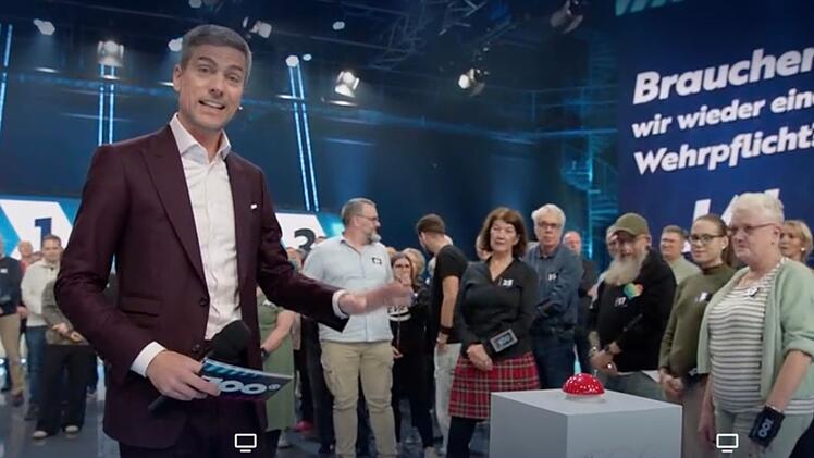 Moderator Ingo Zamperoni diskutierte mit den 100 Studiogästen über Sinn und Unsinn der Wehrpflicht.