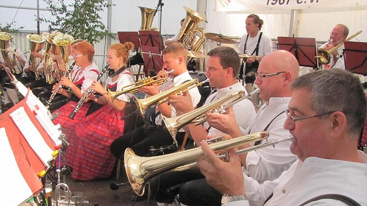 Die Blaskapelle Neundorf sorgte für gute Laune und Schunkelstimmung beim VdK-Seniorennachmittag. Foto: Martin Koch