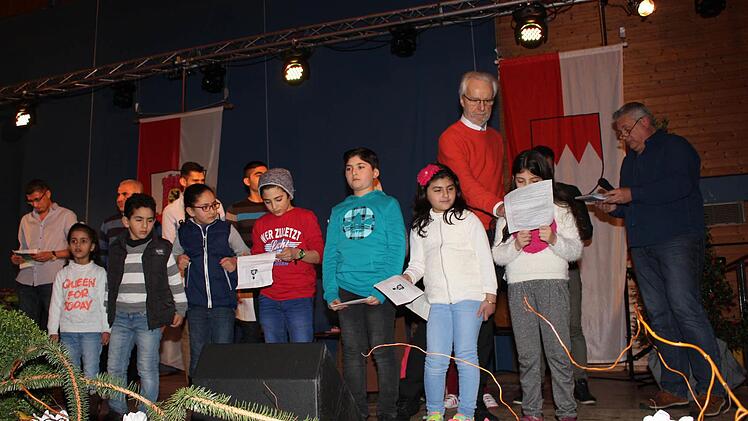 Frei nach Karl Valentin: Ein Fremder ist nur so lange ein Fremder, bis er sich nicht mehr fremd fühlt. Die syrischen Flüchtlinge mit ihrem Betreuer Wolfgang Kümmeth (mit rotem Pullover).