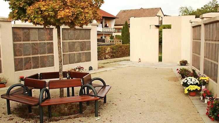 Die Urnengrabanlage im Staffelsteiner Friedhof