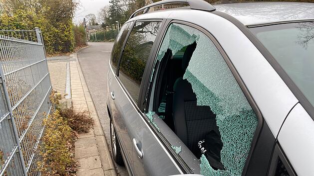 80-J&auml;hrige wird auf Friedhofs-Parkplatz in Coburg bestohlen