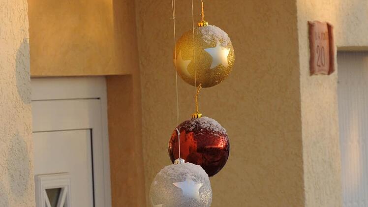 Da tropfen die Christbaumkugeln aus dem Wasserablauf.