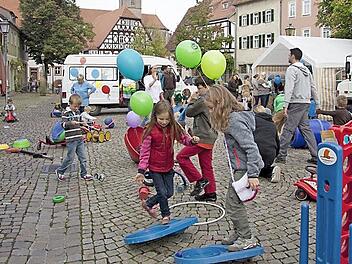 Viel los war beim von Sabine Scheuble und Hans Petsch organisierten ersten Mürschter Kinderfest auf dem Anger. In diesem Jahr wird es zum Denkmaltag eine Neuauflage geben.  Foto: Christine Schikora
