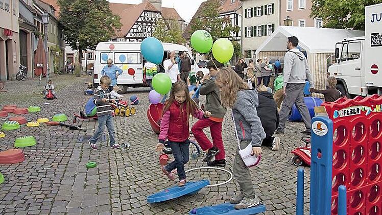 Viel los war beim von Sabine Scheuble und Hans Petsch organisierten ersten Mürschter Kinderfest auf dem Anger. In diesem Jahr wird es zum Denkmaltag eine Neuauflage geben.  Foto: Christine Schikora
