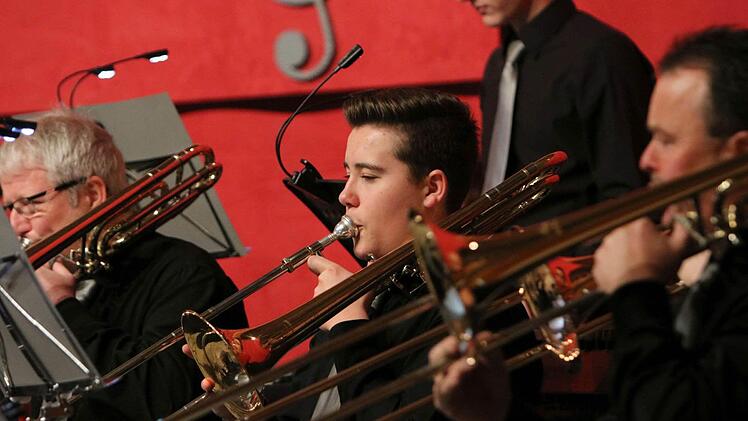 Begeisterten Beifall verdiente sich die Blaskapelle Meeder bei ihrem Jahreskonzert in der ausverkauften Schulturnhalle. Foto: Jochen Berger