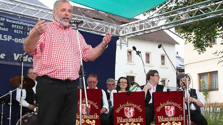 Bürgermeister Volk bei der Begrüßung.