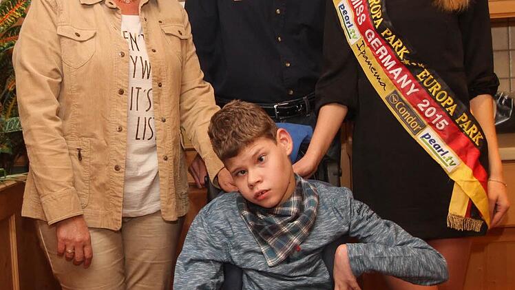 Miss Germany Olga Hoffmann mit der Familie Wagner (von links) Ehefrau Ute Seitz, Karl Werner Wagner und Sohn Karl.