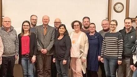 Die Neubürger mit dem Bürgermeister Stefan Paulus (Siebter von links)  Foto: Marco Depner/Gemeinde Knetzgau