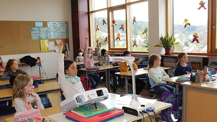 Die Kinder aus der 3b haben viele Fragen zum Krieg in der Ukraine. Foto: Julia Raab