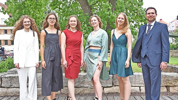 Die Jahrgangsbesten (v.l.): Pauline Meyer, Marie Henniger, Annika Kerßen-Fischer, Luisa Uahl und Maren Kupfer