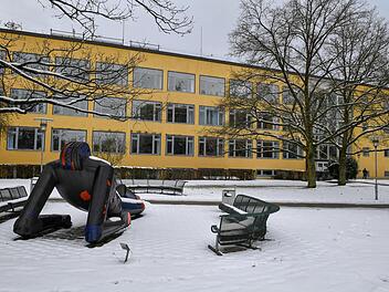 Das Gebäude 2 am Campus Friedrich Streib soll saniert werden. Die dort angesiedelten technischen Studiengänge sollen an den Schlachthof ziehen. Foto: Ronald Rinklef