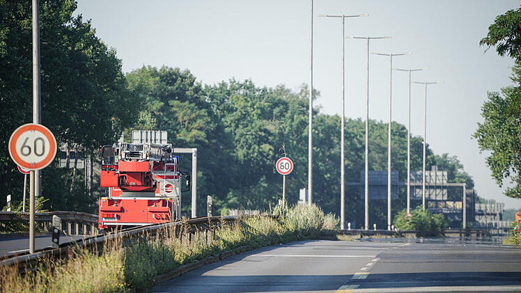 Brand im Berliner Grunewald nach Explosion am Donnerstag (4. August 2022)