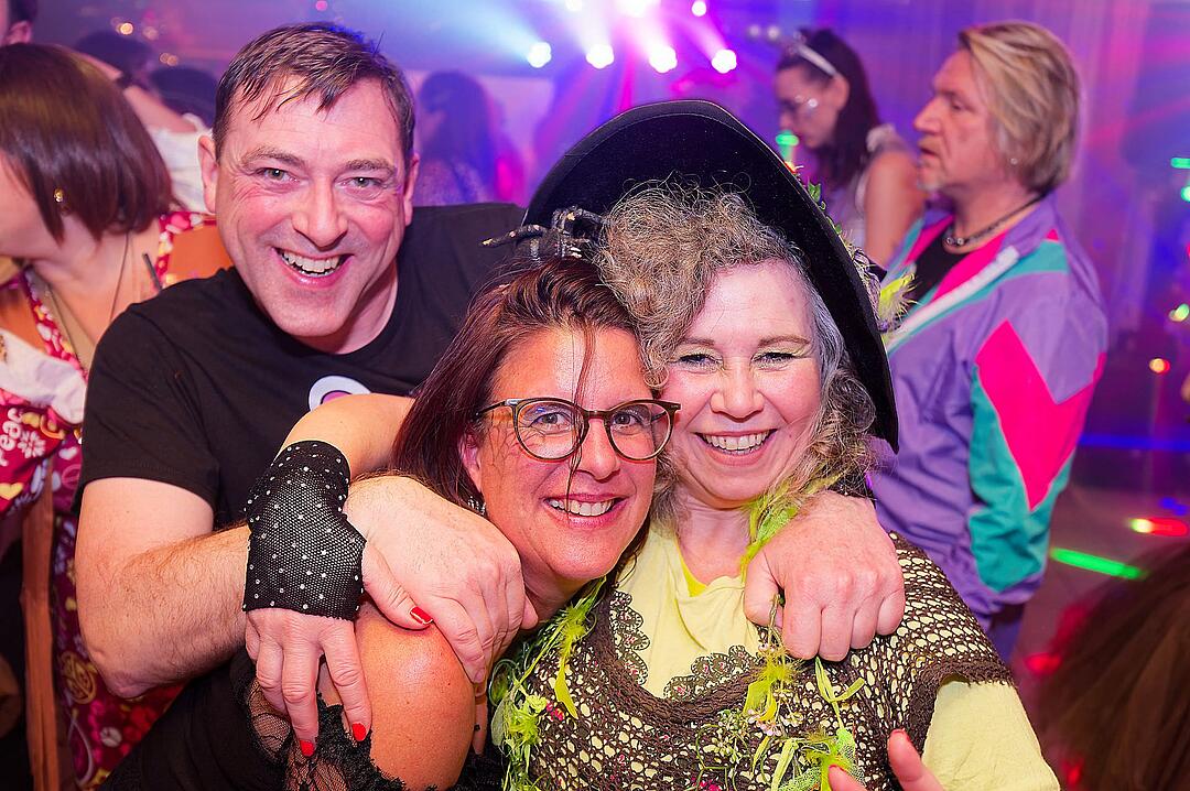 Drei Männerballetts, Musik von DJ Asti und vieles mehr gab es beim Weiberfasching!