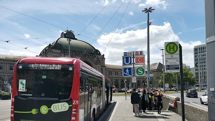 &Ouml;PNV, VAG, VGN, Bus vor dem Hauptbahnhof N&uuml;rnberg