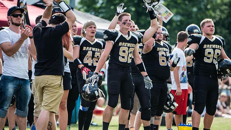 Jubel nach dem ersten Sieg bei den Kulmbacher Brewers.