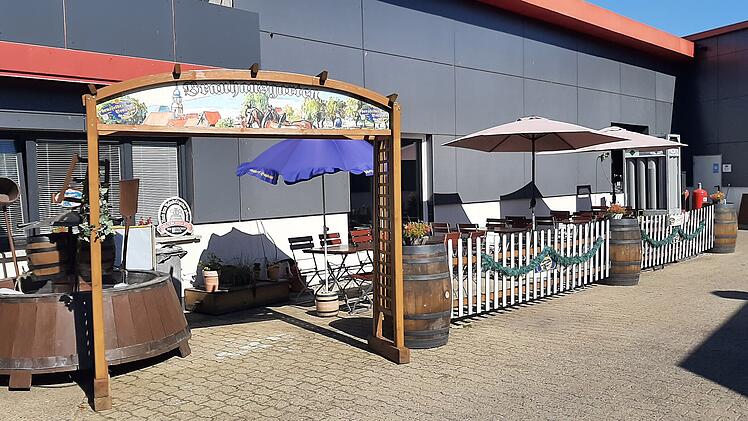 Ebensfeld: Brauhausgarten für Besucher*innen geöffnet - Bier und eigenes Essen