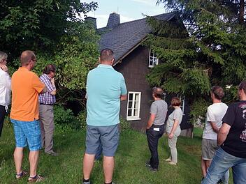 In Rappoltengrün besichtigte man auch das alte Schulhaus. Heike Schülein