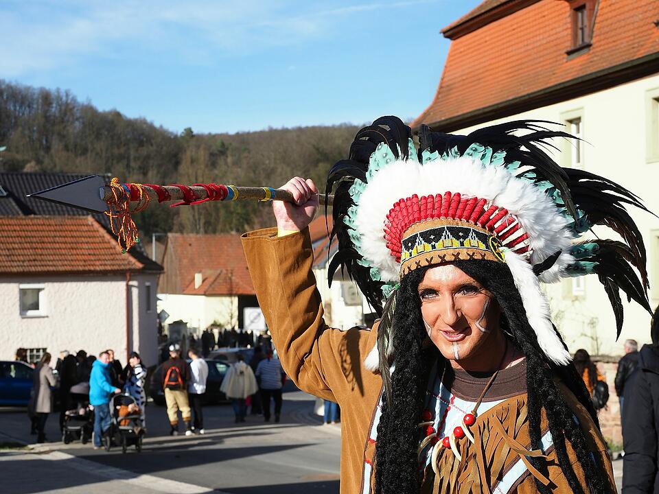 Buntes Faschingstreiben lockte tausende Besucher an.