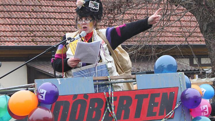 Marianne Dinkel bei ihrer Büttenrede Foto: Maximilian Glas