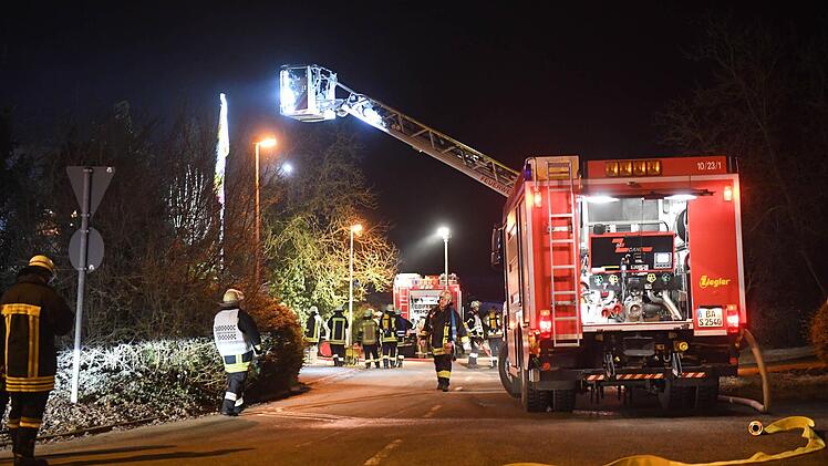Zimmerbrand am Unterauracher Weg. Foto: Ronald Rinklef