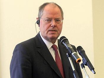 Peer Steinbrück Foto: Matteo Bazzi/dpa