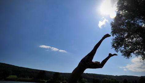 Riskantes Baden im Fluss